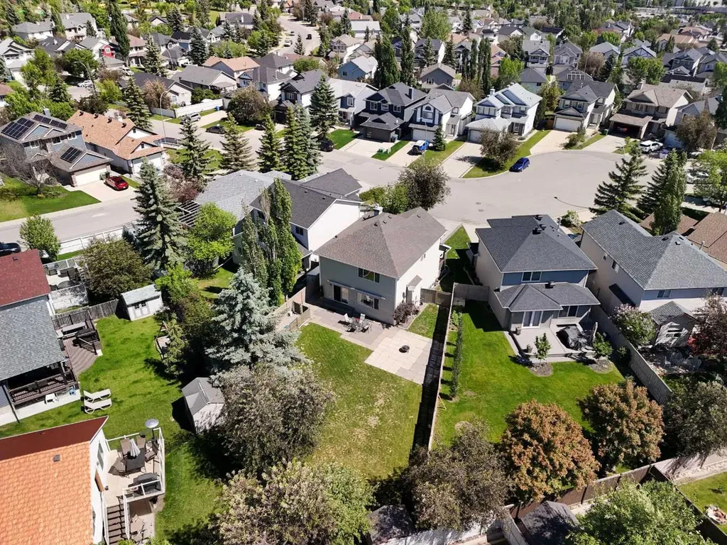 11 Somerglen Court SW Calgary AB T2Y 3V5