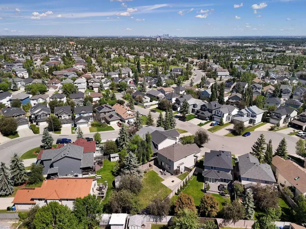 11 Somerglen Court SW Calgary AB T2Y 3V5