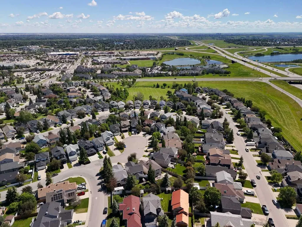 11 Somerglen Court SW Calgary AB T2Y 3V5