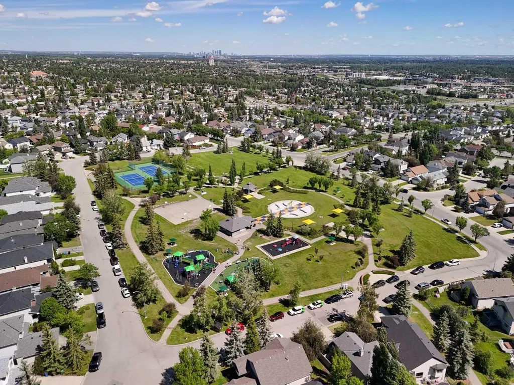 11 Somerglen Court SW Calgary AB T2Y 3V5