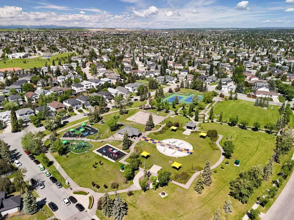 11 Somerglen Court SW Calgary AB T2Y 3V5