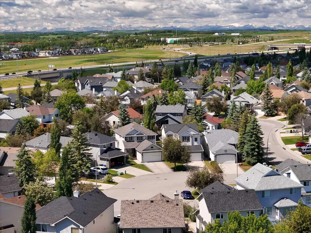 11 Somerglen Court SW Calgary AB T2Y 3V5