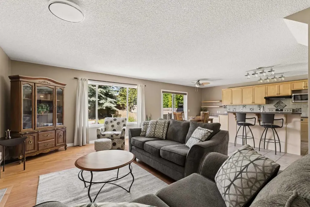 11 Somerglen Court SW Calgary AB T2Y 3V5