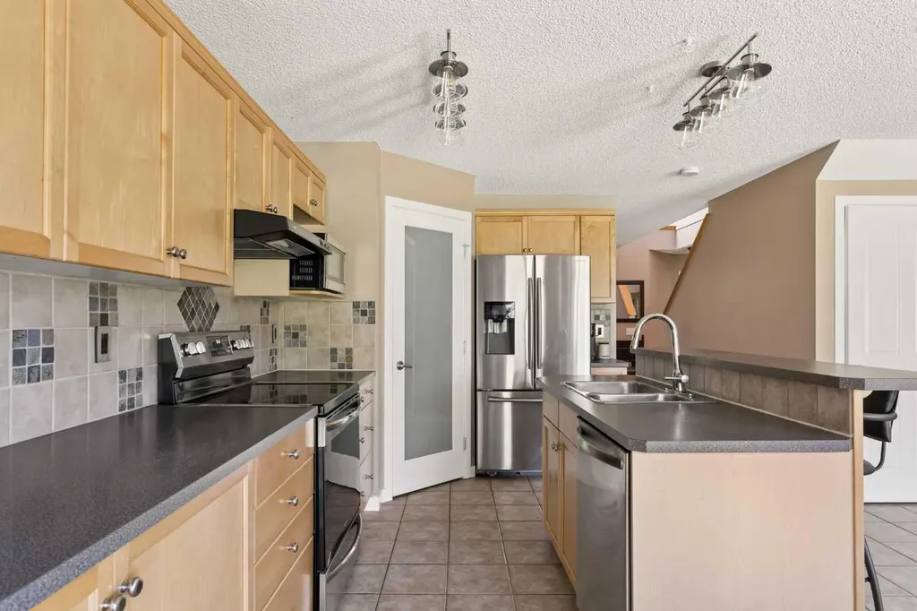 11 Somerglen Court SW Calgary AB T2Y 3V5
