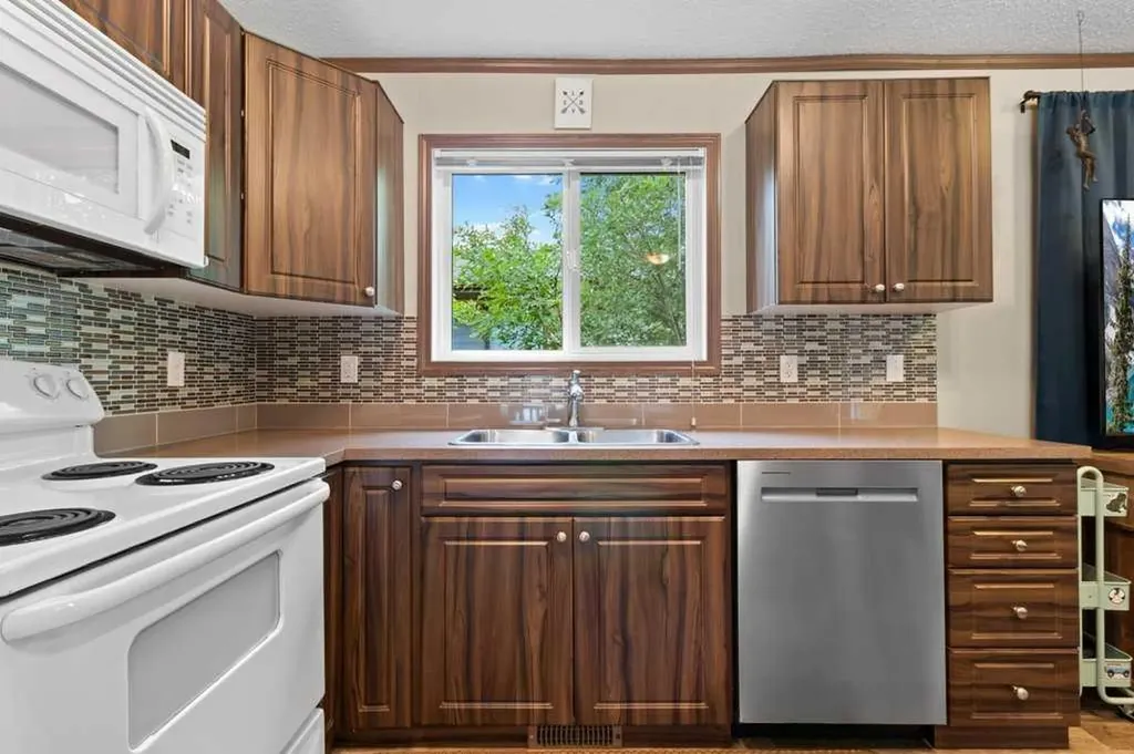 125 3rd Avenue South Big Valley AB T0J 0G0