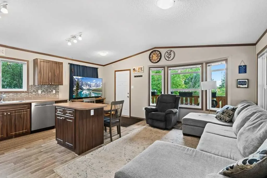 125 3rd Avenue South Big Valley AB T0J 0G0
