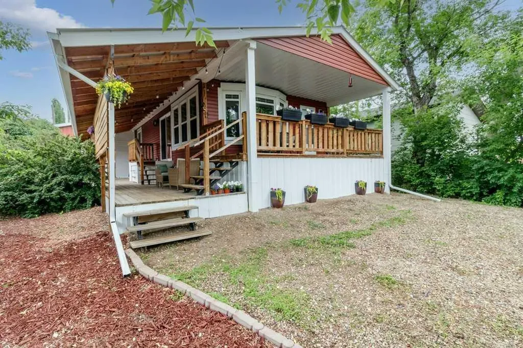 125 3rd Avenue South Big Valley AB T0J 0G0