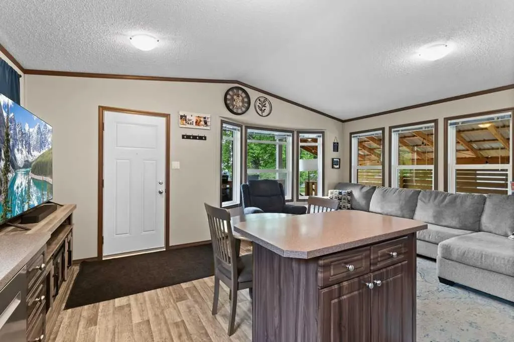 125 3rd Avenue South Big Valley AB T0J 0G0