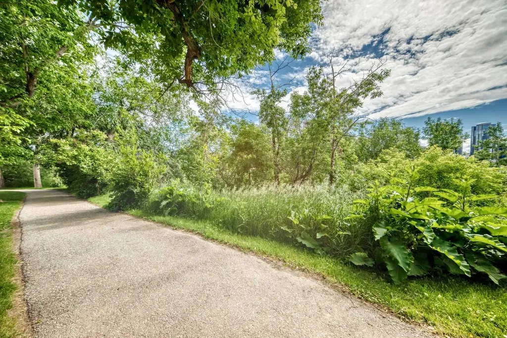 316 1 Avenue NE Calgary AB T2E0B2