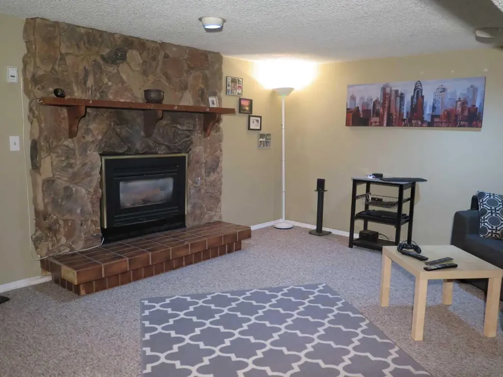 9219 97 Avenue Grande Prairie AB T8V 5K7