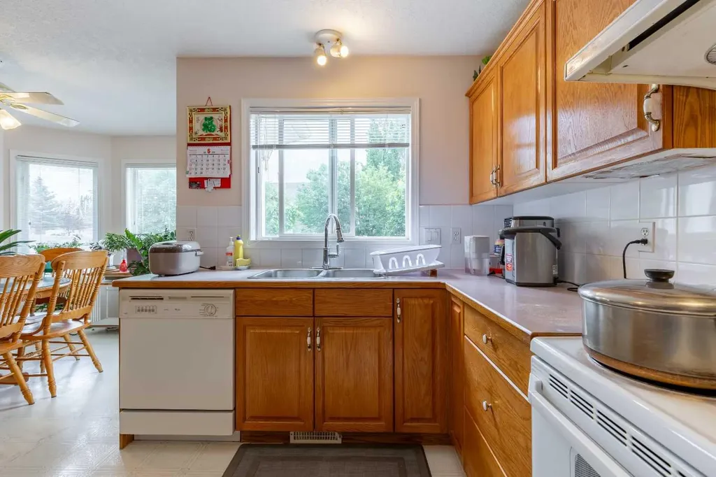 6 Fairmont Cove S Lethbridge AB T1K 7M7