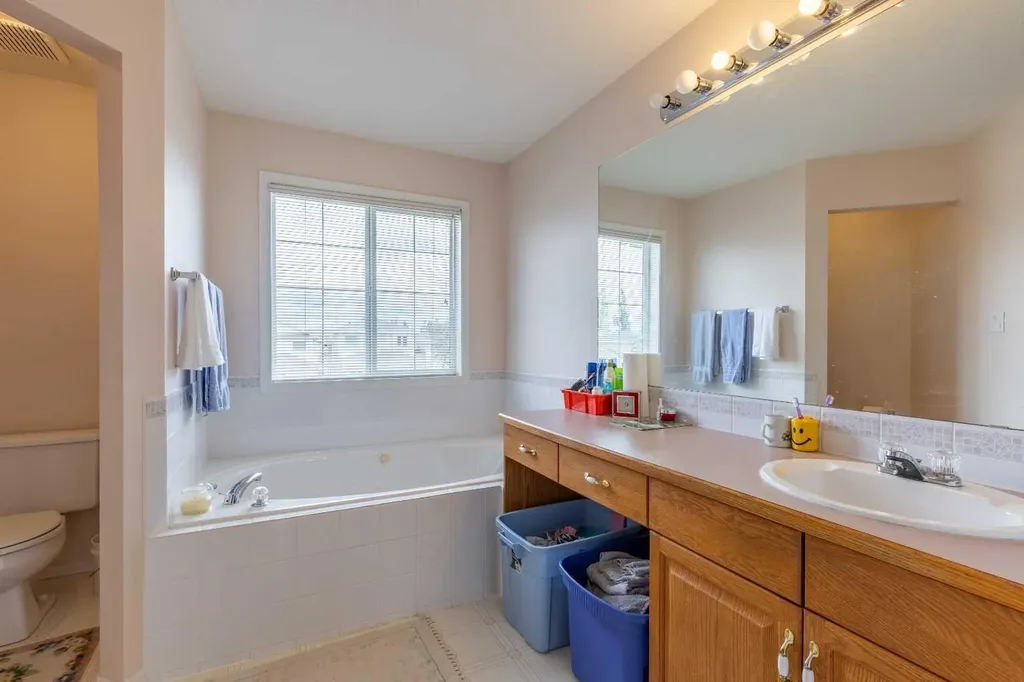 6 Fairmont Cove S Lethbridge AB T1K 7M7