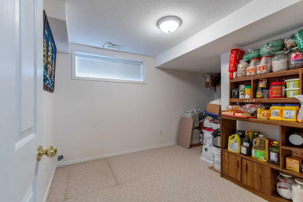 6 Fairmont Cove S Lethbridge AB T1K 7M7