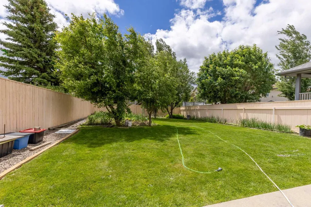 6 Fairmont Cove S Lethbridge AB T1K 7M7