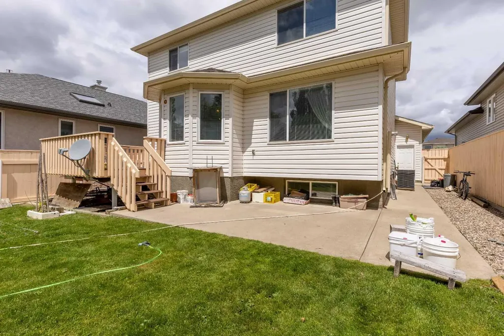 6 Fairmont Cove S Lethbridge AB T1K 7M7