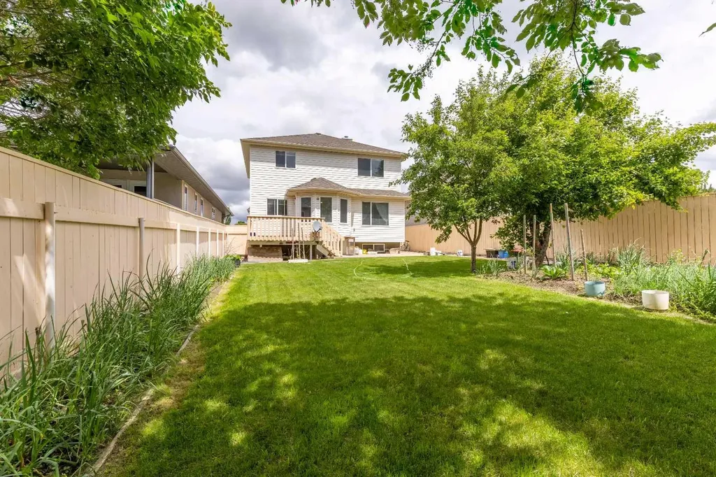 6 Fairmont Cove S Lethbridge AB T1K 7M7
