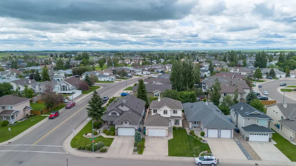 6 Fairmont Cove S Lethbridge AB T1K 7M7