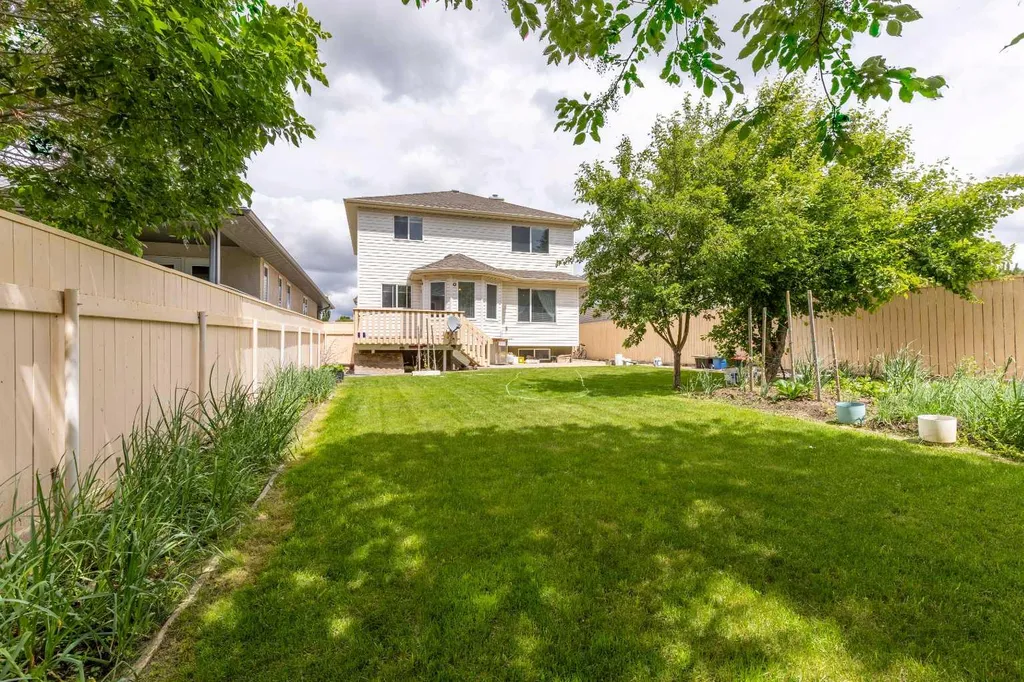 6 Fairmont Cove S Lethbridge AB T1K 7M7