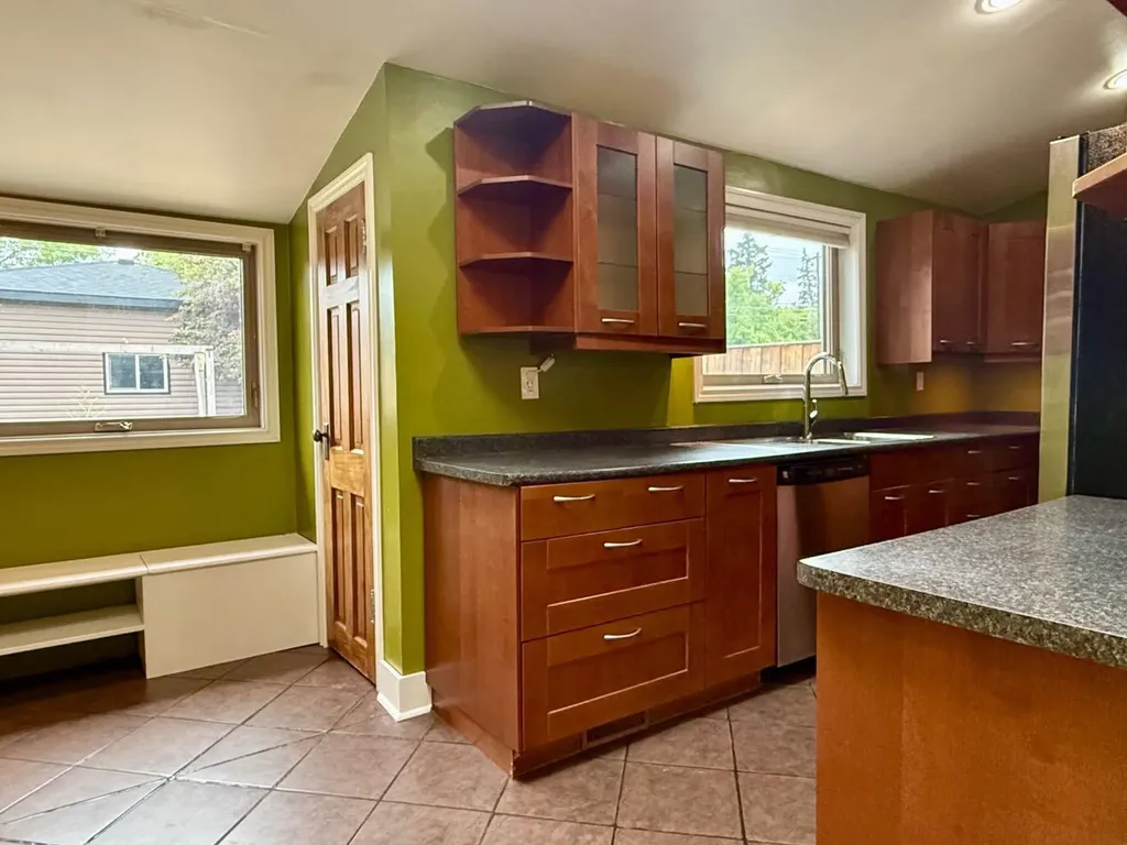 4817 53 Avenue Vermilion AB T9X 1S7