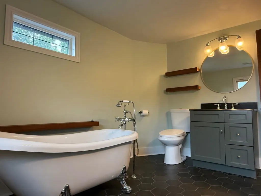 4817 53 Avenue Vermilion AB T9X 1S7