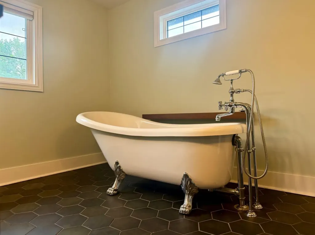 4817 53 Avenue Vermilion AB T9X 1S7