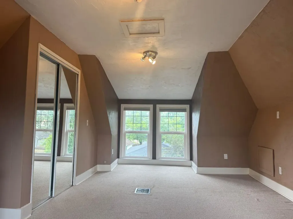 4817 53 Avenue Vermilion AB T9X 1S7