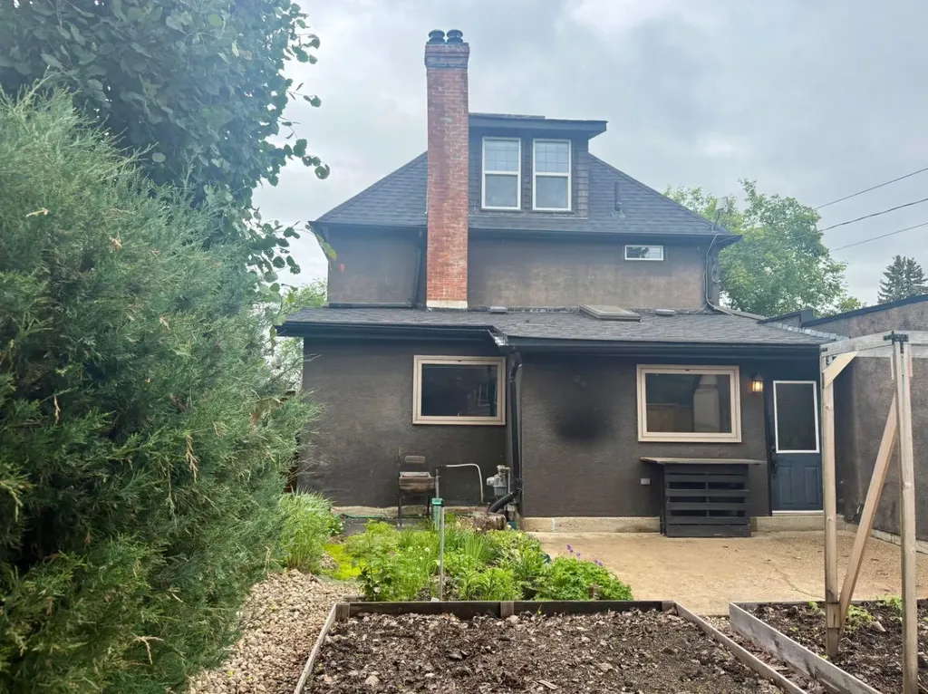 4817 53 Avenue Vermilion AB T9X 1S7