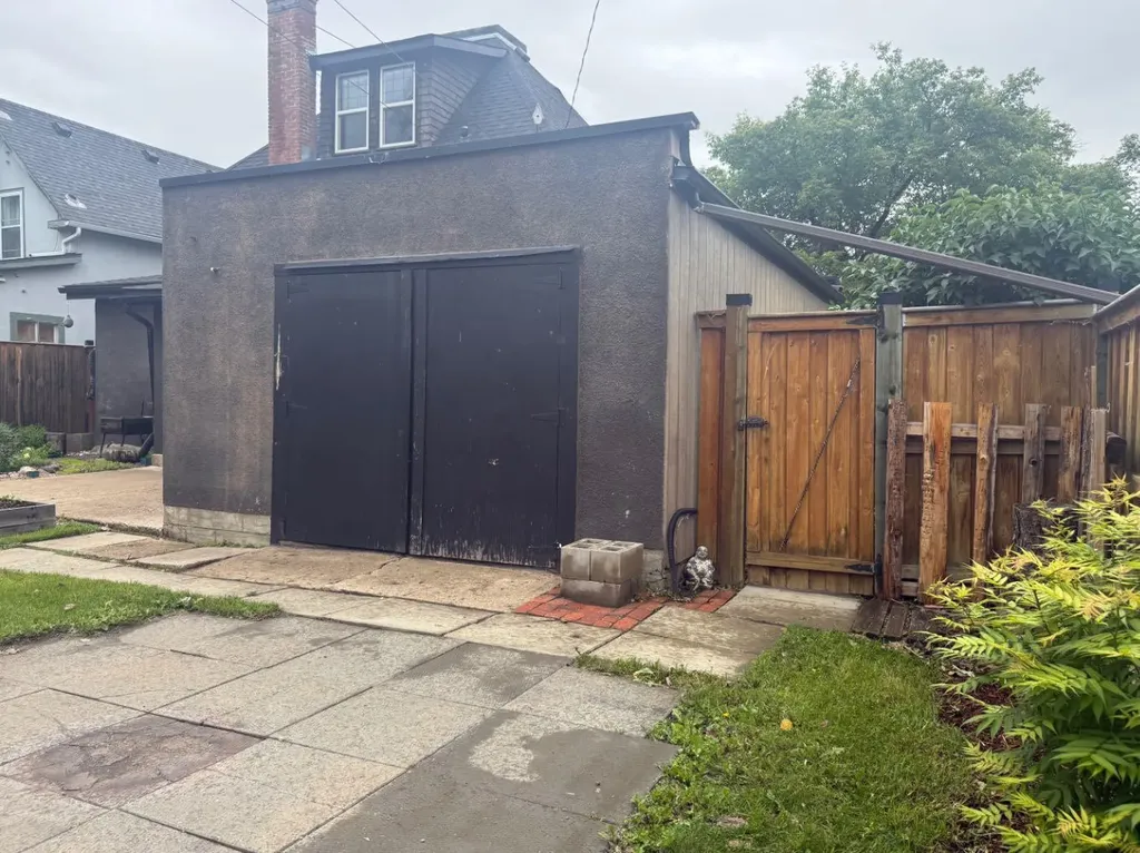 4817 53 Avenue Vermilion AB T9X 1S7
