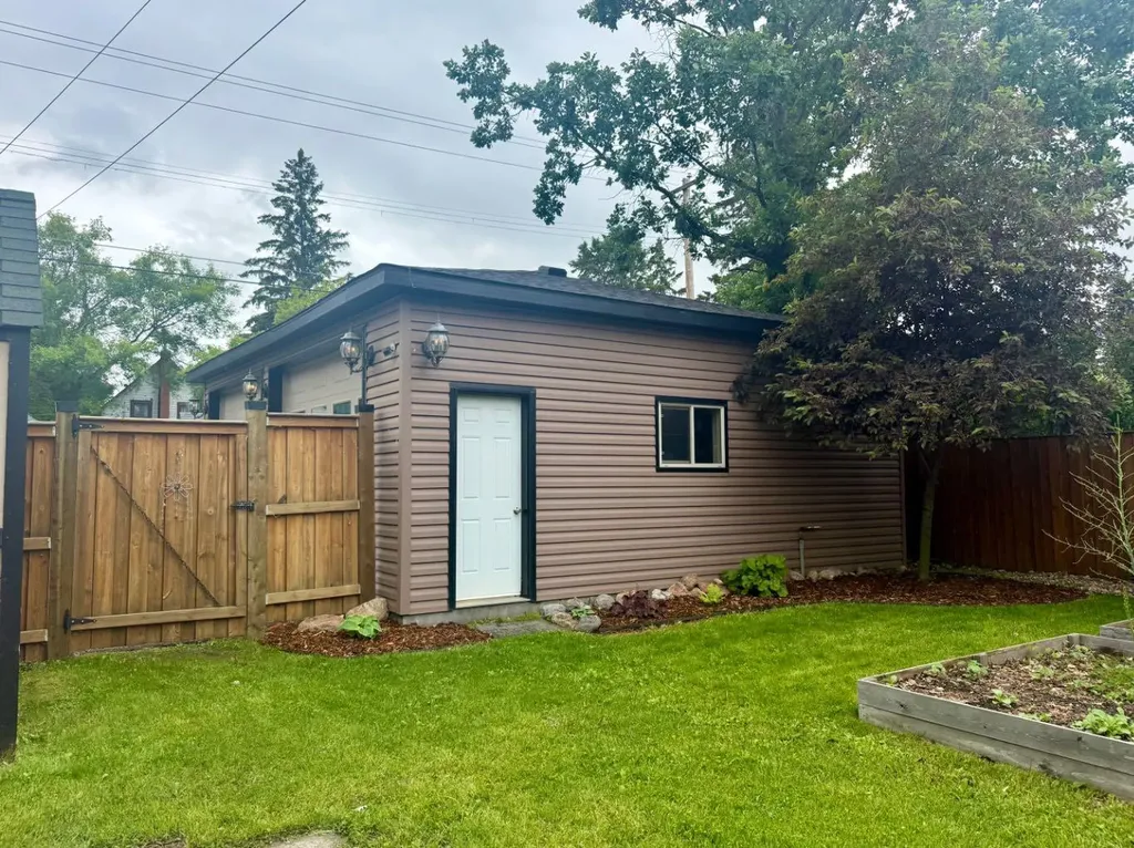 4817 53 Avenue Vermilion AB T9X 1S7