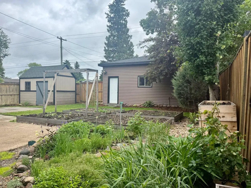 4817 53 Avenue Vermilion AB T9X 1S7