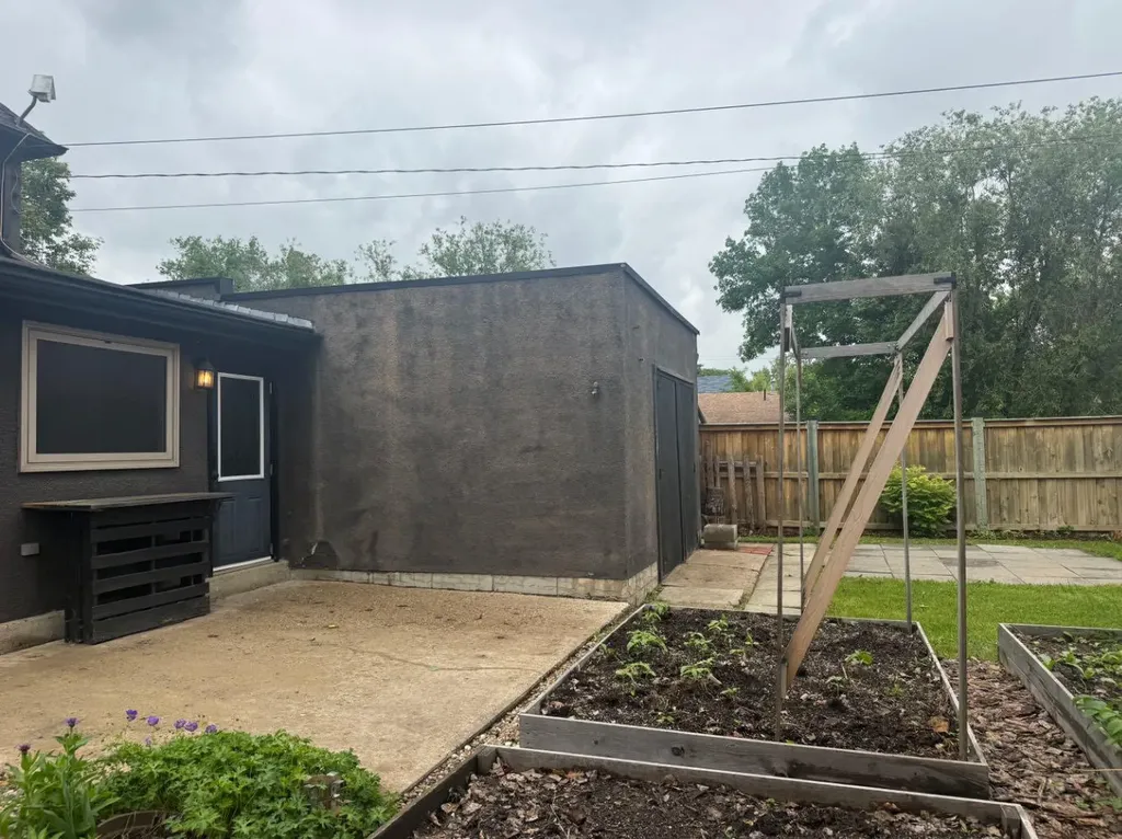 4817 53 Avenue Vermilion AB T9X 1S7