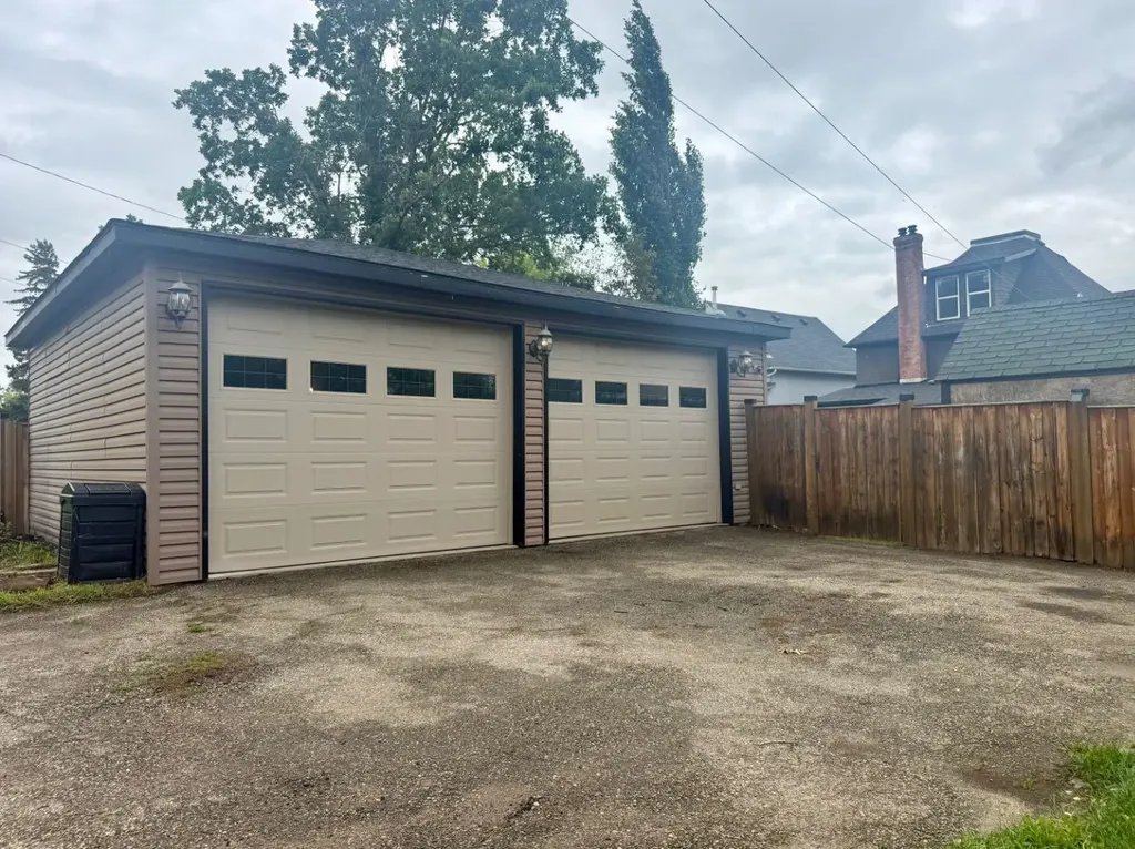 4817 53 Avenue Vermilion AB T9X 1S7