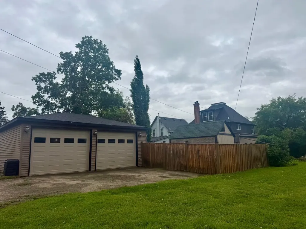 4817 53 Avenue Vermilion AB T9X 1S7
