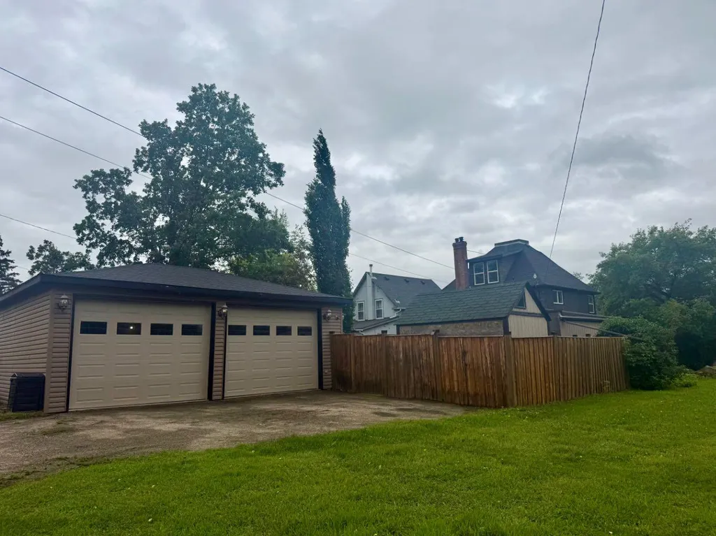 4817 53 Avenue Vermilion AB T9X 1S7