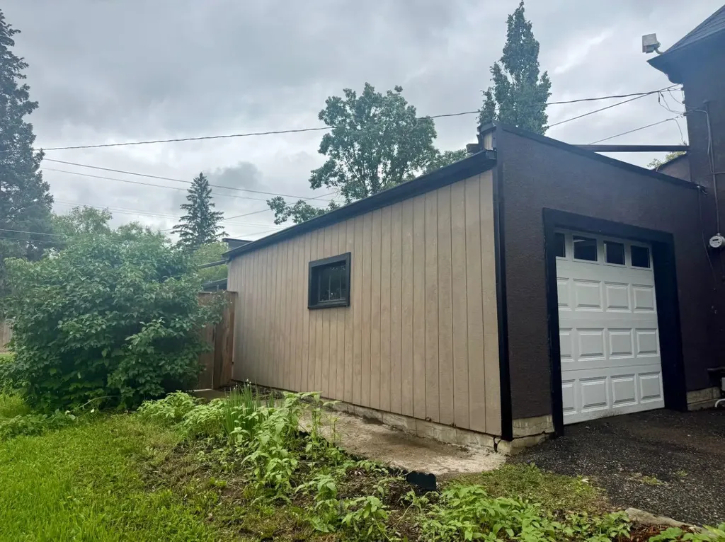 4817 53 Avenue Vermilion AB T9X 1S7