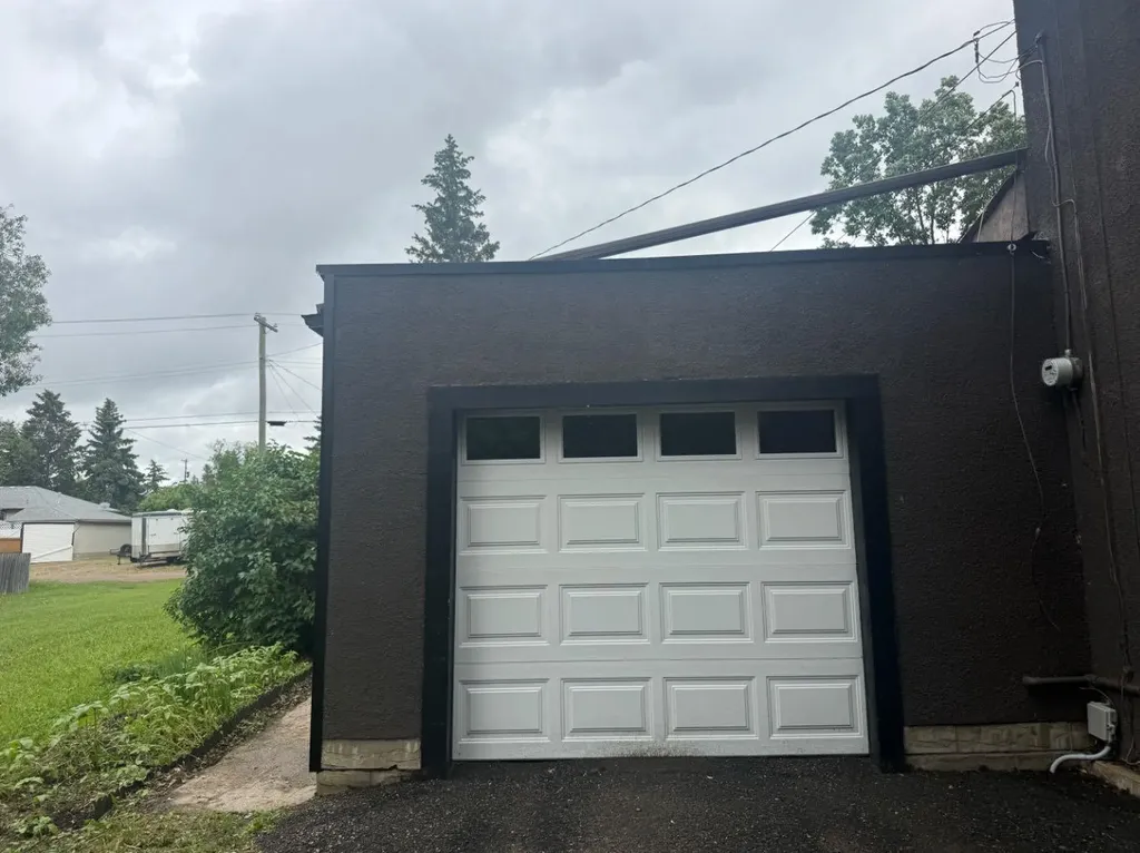 4817 53 Avenue Vermilion AB T9X 1S7