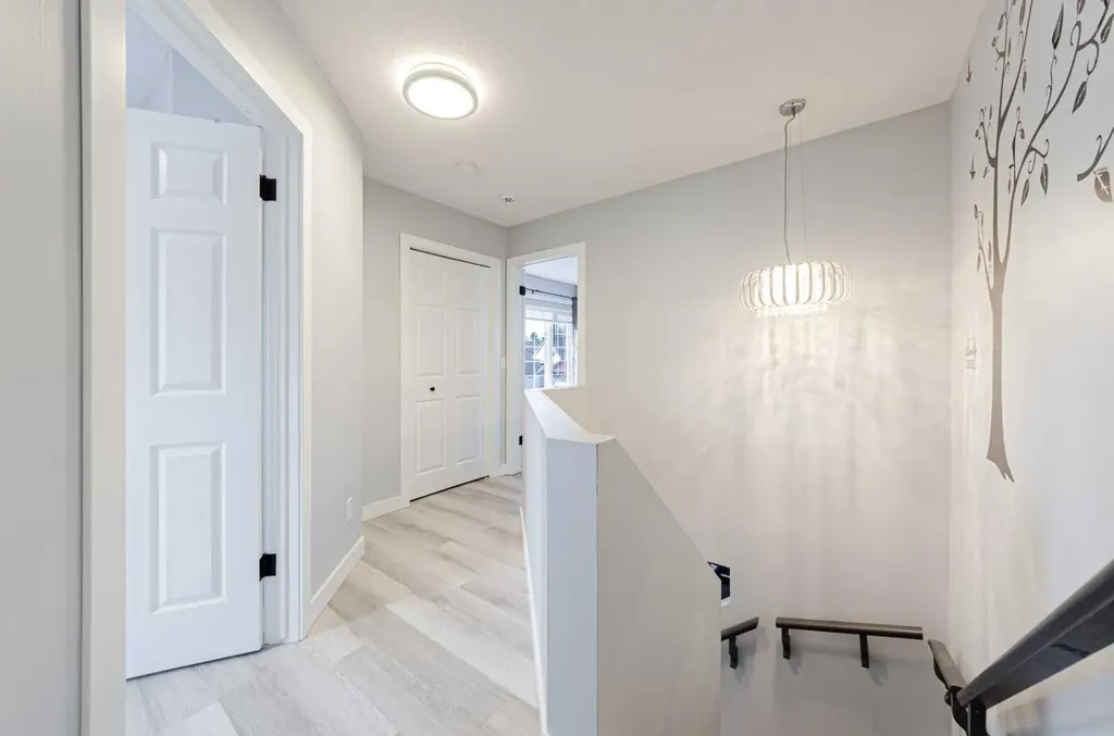 187 Covington Close NE Calgary AB T3k 4L9