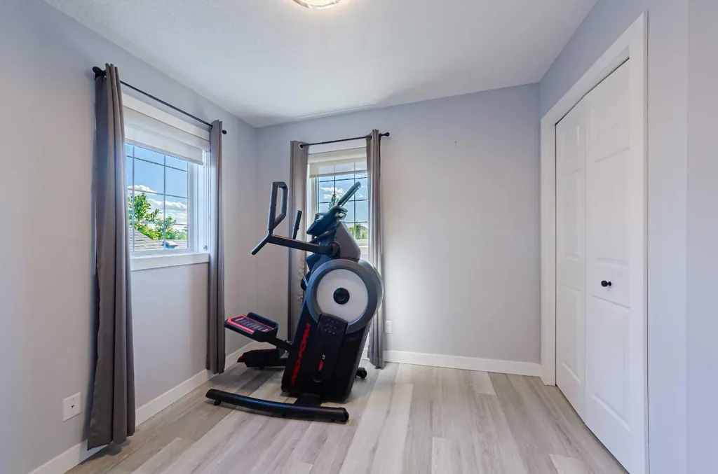 187 Covington Close NE Calgary AB T3k 4L9