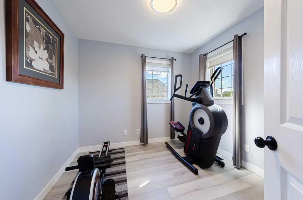187 Covington Close NE Calgary AB T3k 4L9