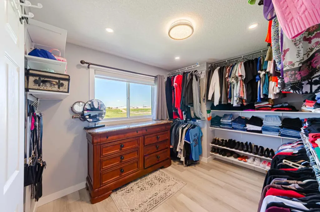187 Covington Close NE Calgary AB T3k 4L9