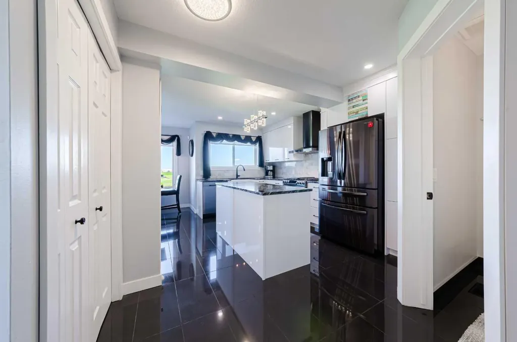 187 Covington Close NE Calgary AB T3k 4L9