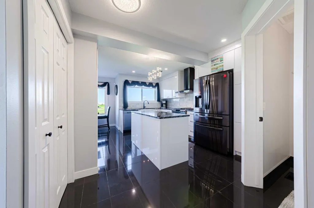 187 Covington Close NE Calgary AB T3k 4L9