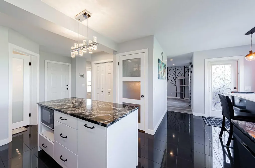 187 Covington Close NE Calgary AB T3k 4L9