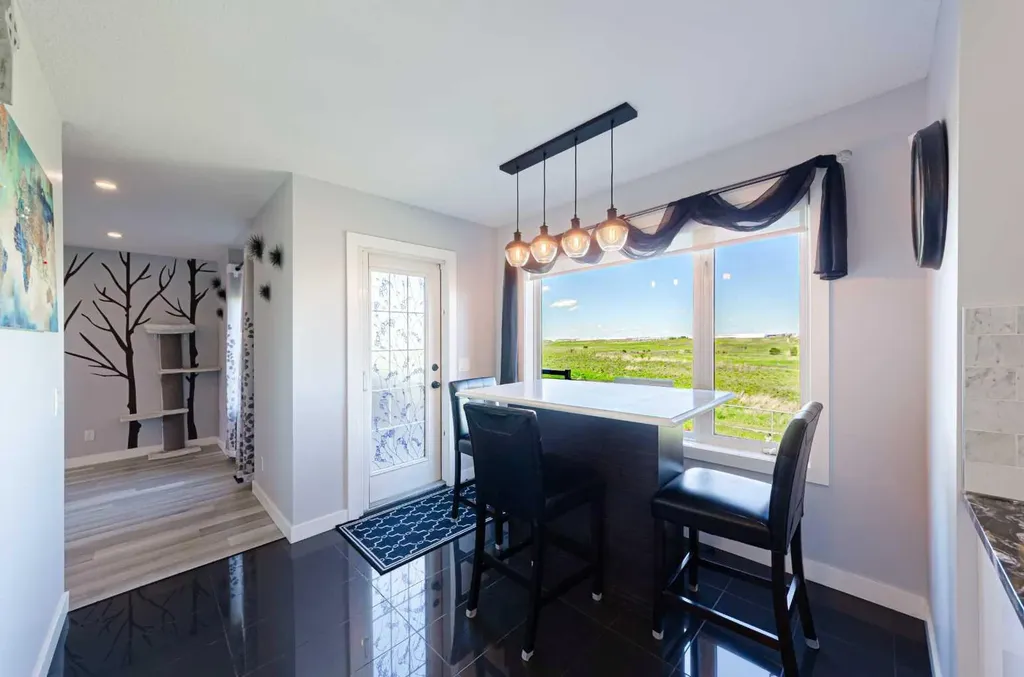 187 Covington Close NE Calgary AB T3k 4L9