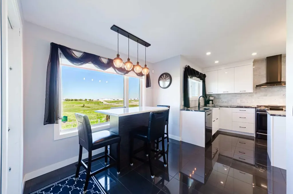 187 Covington Close NE Calgary AB T3k 4L9