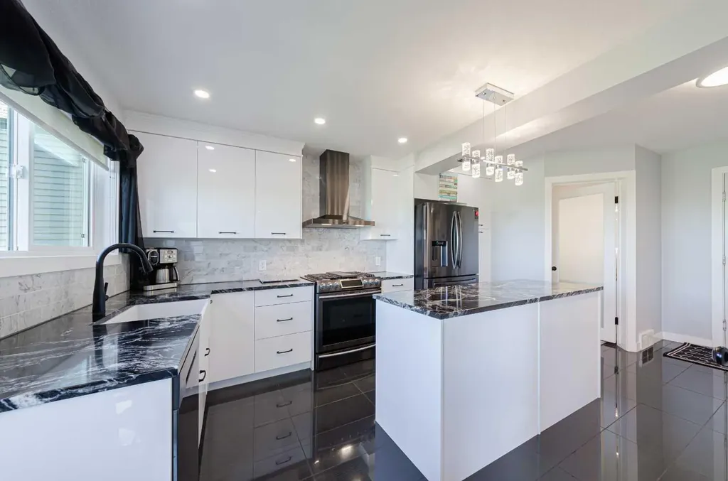 187 Covington Close NE Calgary AB T3k 4L9