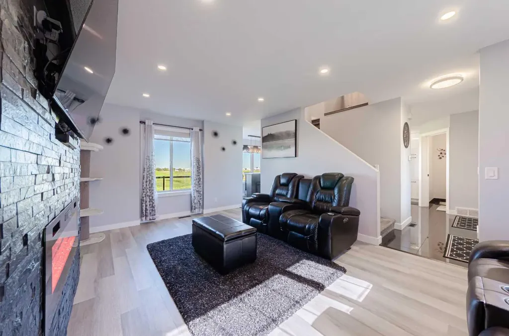 187 Covington Close NE Calgary AB T3k 4L9