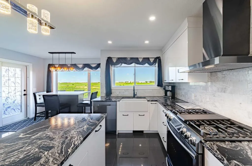 187 Covington Close NE Calgary AB T3k 4L9