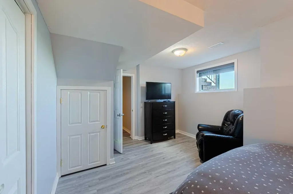 187 Covington Close NE Calgary AB T3k 4L9