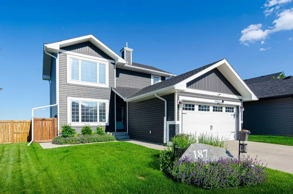 187 Covington Close NE Calgary AB T3k 4L9